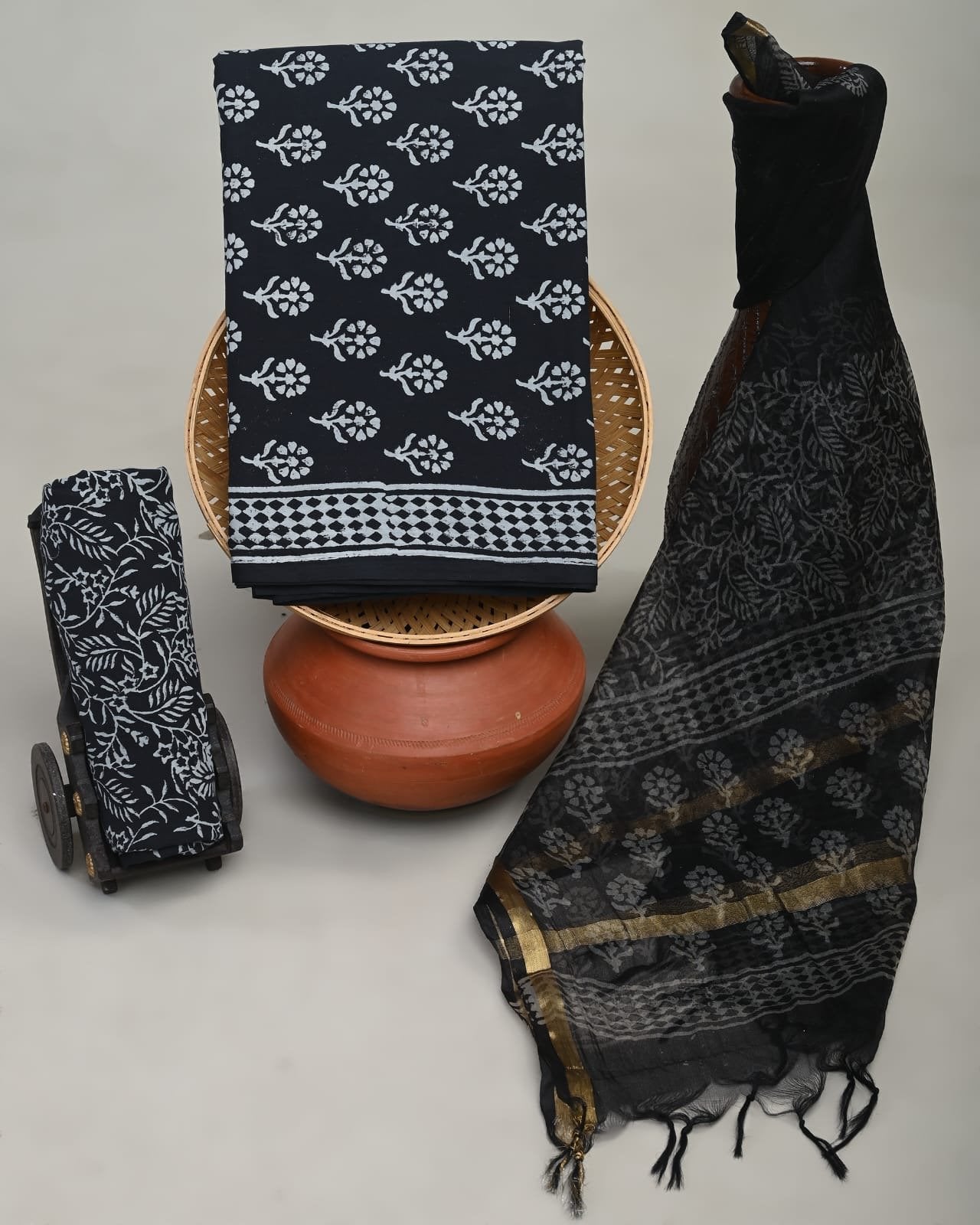 Ratri Hand Brush Printed Suit Set